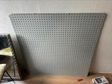 Ophangbord beschikbaar voor biedingen