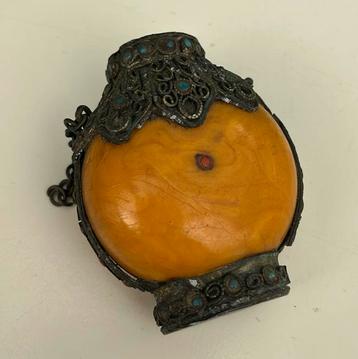 Oude parfumfles snusdoos beschikbaar voor biedingen
