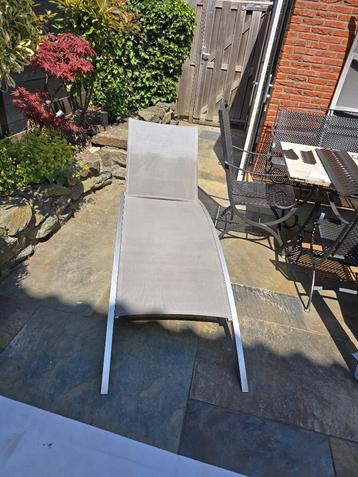 Zonnestoelen beschikbaar voor biedingen