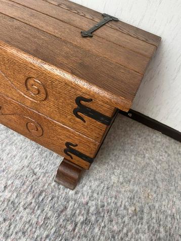 Houten dekenkist met Beslag beschikbaar voor biedingen