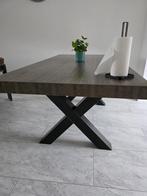 Houten donkere eettafel met metalen poten, Huis en Inrichting, Tafels | Eettafels, Ophalen, 50 tot 100 cm, Zo goed als nieuw, 150 tot 200 cm
