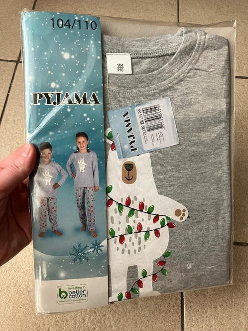 Nieuwe grijze kerst pyjama - Maat 104 / 110, Kinderen en Baby's, Kinderkleding | Maat 104, Nieuw, Meisje, Nacht- of Onderkleding