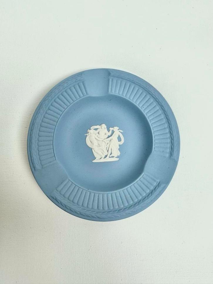 Wedgwood Jasperware Asbak Lichtblauw Reliëf Antiek Keramiek, Antiek en Kunst, Antiek | Keramiek en Aardewerk, Ophalen of Verzenden