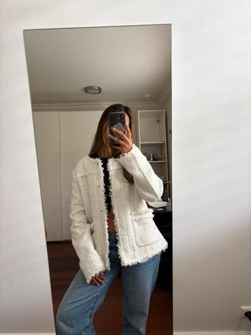 The Outerwear wit jasje, maat M beschikbaar voor biedingen