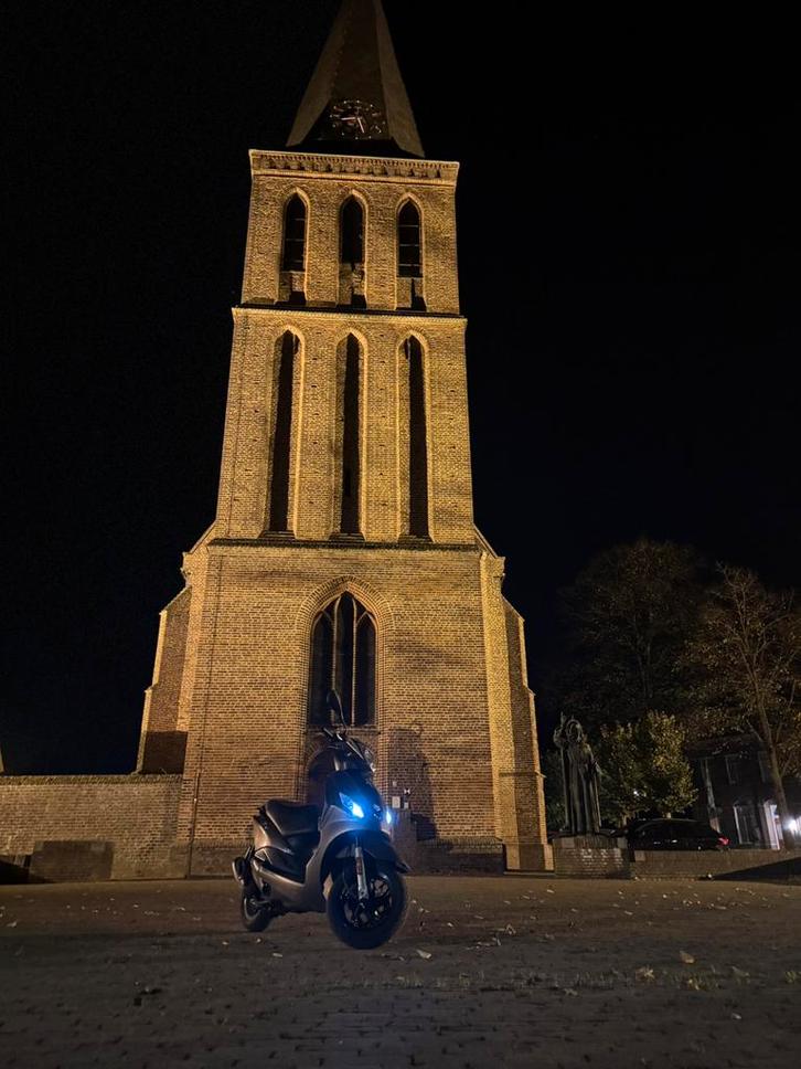 Piaggio fly 4t 2017 geresiveerd, Fietsen en Brommers, Scooters | Piaggio, Zo goed als nieuw, Fly, Maximaal 25 km/u, Benzine, Ophalen of Verzenden