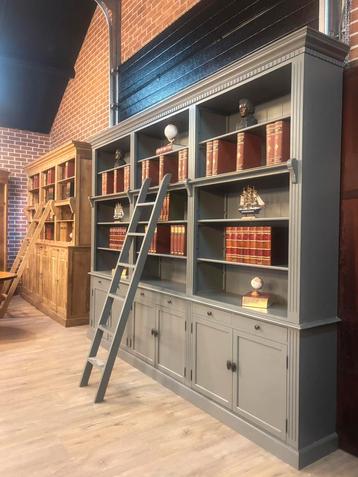Bibliotheekkast / boekenkast met ladder / trap  beschikbaar voor biedingen