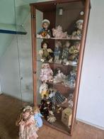 Porseleinen poppen in vitrinekast, Ophalen of Verzenden, Gebruikt, Pop