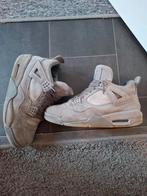 Jordan 4 Retro X grey Kaws ( maat 44 ), Kleding | Heren, Schoenen, Overige kleuren, Air Jordan, Ophalen of Verzenden, Sneakers of Gympen