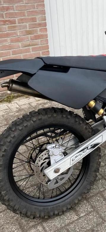 Derbi crossbanden niet beschadigd! Met velg beschikbaar voor biedingen