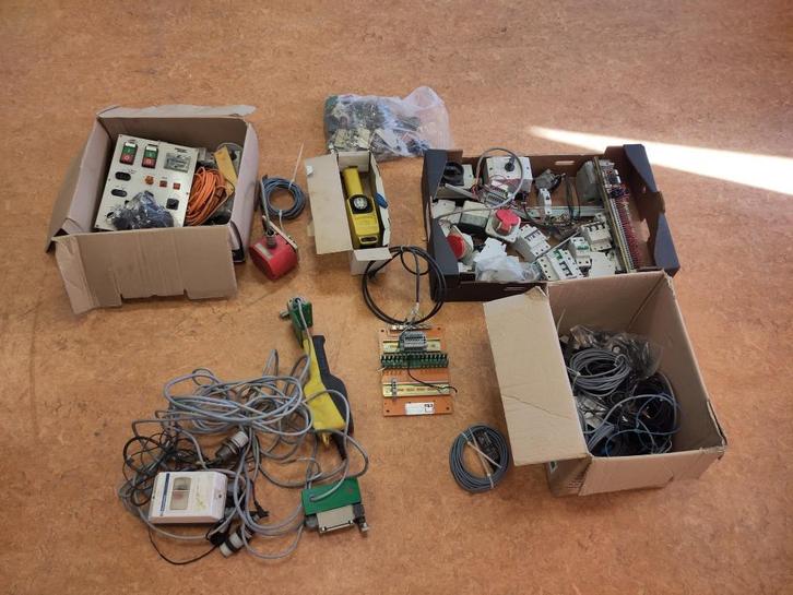 Partij Elektro Componenten, PLC's, sensoren, automaten enz., Hobby en Vrije tijd, Elektronica-componenten, Zo goed als nieuw, Ophalen