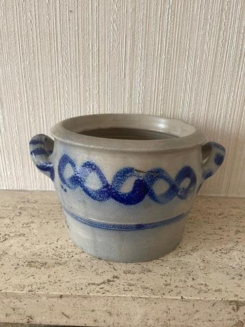 Keulse pot beschikbaar voor biedingen