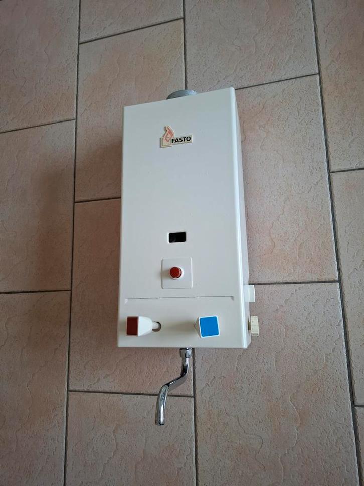 Fasto geiser F1500 bijna fabrieks nieuw, Doe-het-zelf en Verbouw, Geisers en Boilers, Nieuw, Geiser, Minder dan 20 liter, Minder dan 3 jaar oud