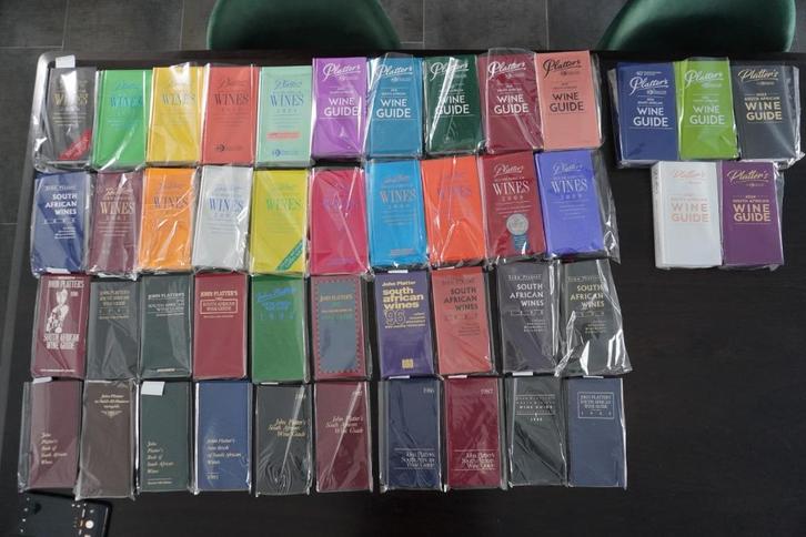 Compleet + ondertekend Zuid-Afrikaanse John Platter wijngids, Verzamelen, Overige Verzamelen, Zo goed als nieuw, Verzenden