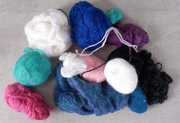 wol (02) 220 gram zacht breigaren deels wol deels synthetisc beschikbaar voor biedingen