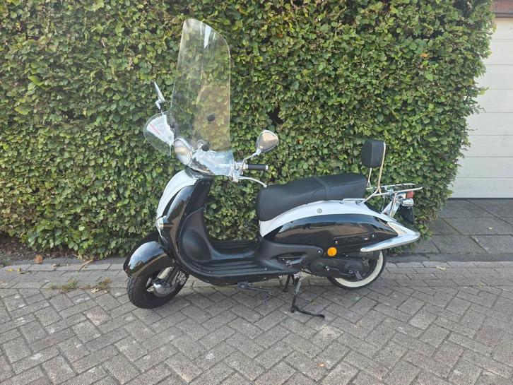 Mooie retro scooter 21652 km, Fietsen en Brommers, Snorfietsen en Snorscooters, Zo goed als nieuw, Overige merken, Benzine, Ophalen