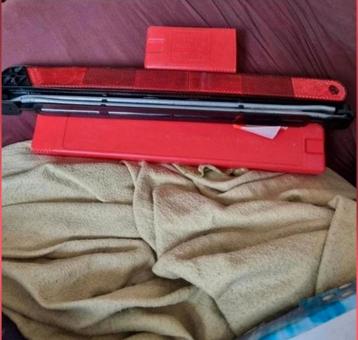 Gevarendriehoek gebruikt bieden beschikbaar voor biedingen