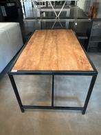 Nieuwe tafel - zwart onderstel, houten blad, Huis en Inrichting, Tafels | Eettafels, Ophalen