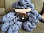 1 kilo Soedan wol / breiwol / soedan, mooie blauwtint, Hobby en Vrije tijd, Ophalen of Verzenden, Zo goed als nieuw, Breien of Haken