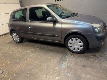 Renault Clio 1.2 16V 3DR 2005 2001 Grijs beschikbaar voor biedingen