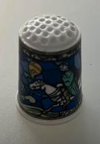Vintage Porseleinen Vingerhoed met Middeleeuwse Afbeelding, Ophalen of Verzenden, Gebruikt, Porselein, Nederland