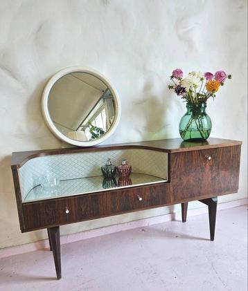 Vintage vanity kaptafel met bijpassende nachtkastjes  beschikbaar voor biedingen