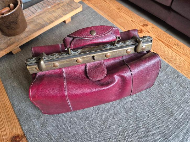 Leuk vintage leren dokterstasje (jaren '60), Sieraden, Tassen en Uiterlijk, Tassen | Reistassen en Weekendtassen, Gebruikt, Bruin