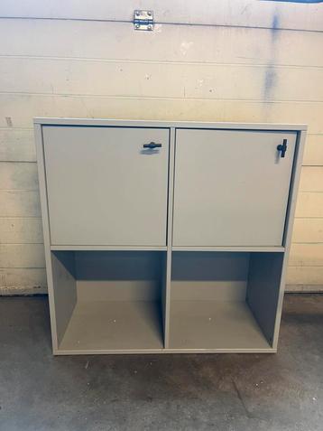 Kast basic label lowercase grijs beschikbaar voor biedingen