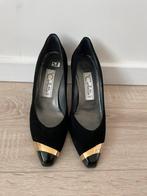 Nieuw! Vintage zwart suede pumps met gouden band maat 38, Pumps, Zwart, Nieuw, Ophalen of Verzenden