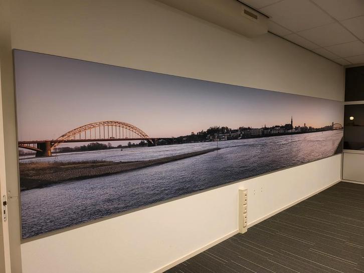 Panoramafoto / skyline van Nijmegen in kleur. 7.3m bij 1.31m, Huis en Inrichting, Woonaccessoires | Wanddecoraties, Zo goed als nieuw