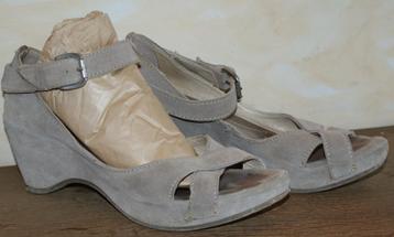 ALEXANDRA beige sandalen met sleehak M40 *** ALS NIEUW ** beschikbaar voor biedingen