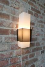 Vintage wandlamp strak design kunststof, Huis en Inrichting, Lampen | Wandlampen, Ophalen of Verzenden, Zo goed als nieuw, Kunststof