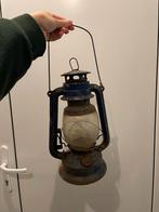 Oude blauwe emaille olielamp, Ophalen