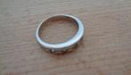 zilveren ring met rij steentjes [338], Verzenden, Dame, Zilver, Zilver