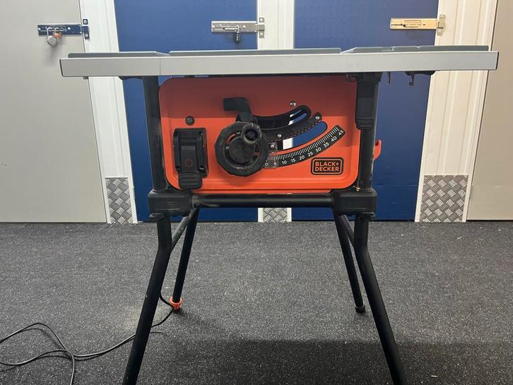 Black+Decker Tafelzaag - Nieuw Bosch Zaagblad, Doe-het-zelf en Verbouw, Gereedschap | Zaagmachines, Gebruikt, Cirkelzaag, 600 tot 1200 watt