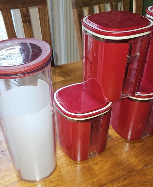 TUPPERWARE VOORRAADBUSSEN 5X, Huis en Inrichting, Keuken | Tupperware, Gebruikt, Bus of Trommel, Rood, Ophalen