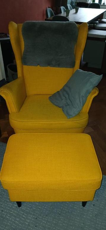 Fauteuil met voetenbankje beschikbaar voor biedingen
