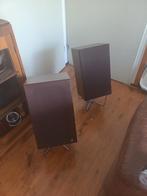 Twee Kef Coda speakers op standaard., Ophalen, Zo goed als nieuw, Front, Rear of Stereo speakers, Overige merken
