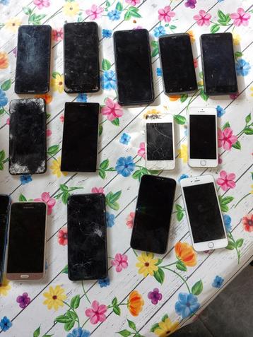 Verzameling lot smart Phones oude mobiele telefoons beschikbaar voor biedingen
