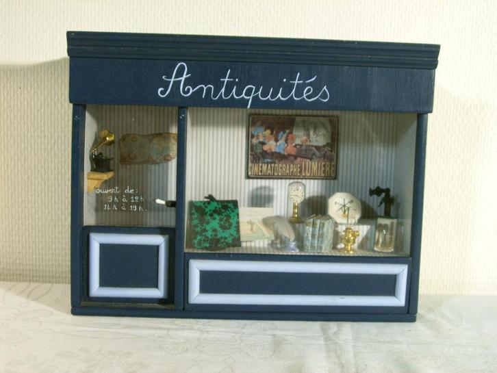 Diorama van Franse antiekwinkel, Hobby en Vrije tijd, Modelbouw | Figuren en Diorama's, Zo goed als nieuw, Diorama, 1:50 of kleiner