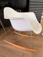 Witte Schommelstoel - Design Klassieker, Huis en Inrichting, Stoelen, Ophalen, Gebruikt, Wit, Eén