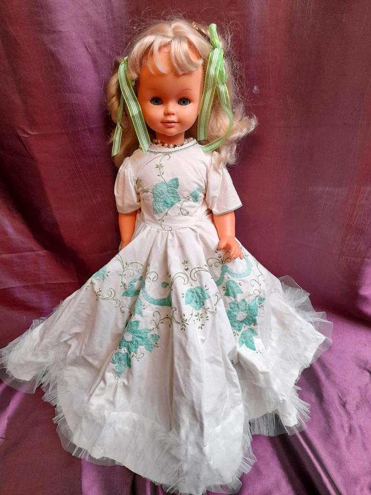 Mooie oude kermis pop, Verzamelen, Poppen, Zo goed als nieuw, Pop, Ophalen of Verzenden