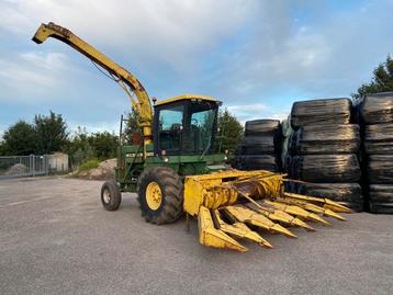 John Deere 5820 hakselaar beschikbaar voor biedingen