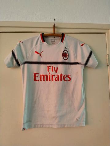 👉 Voetbalshirtje van A.C Milan  beschikbaar voor biedingen