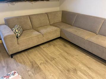 Bank te koop beschikbaar voor biedingen