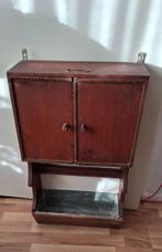 Vintage kastje hangkast, Antiek en Kunst, Antiek | Meubels | Kasten, Ophalen of Verzenden