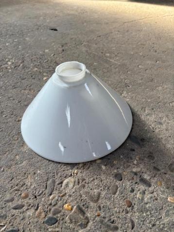 Lampenkapje melkglas beschikbaar voor biedingen