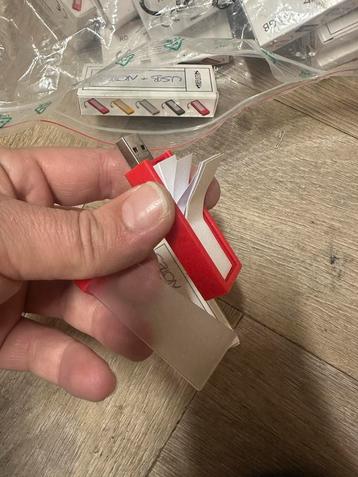 Nieuwe USB Stick + Notitieblok beschikbaar voor biedingen