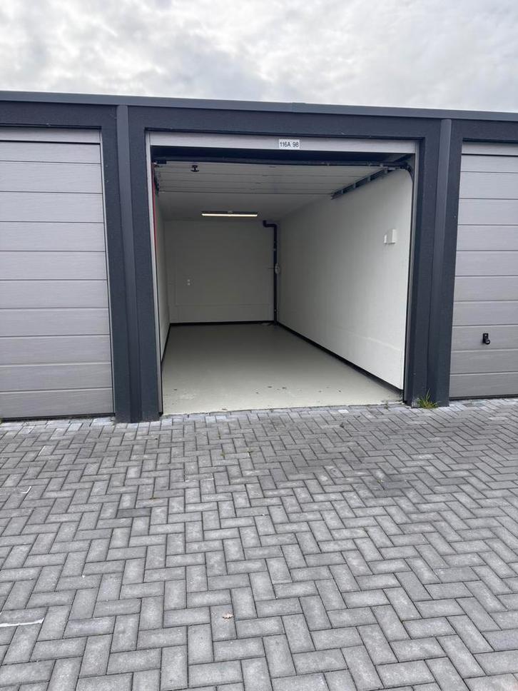 Koop(geen OVB)/huur 24m2 Veilige garagebox/werkruimte/opslag, Huizen en Kamers, Garages en Parkeerplaatsen, Drenthe