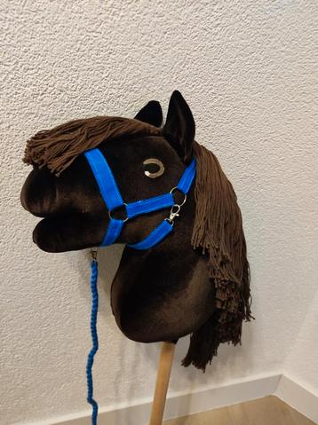 Stokpaard met halster beschikbaar voor biedingen
