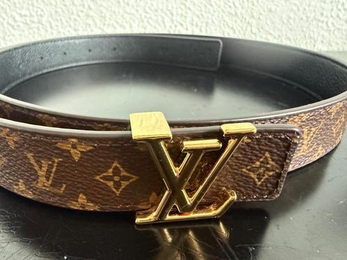 Louis Vuitton Reversible Initialis 30mm Riem LV en ZW -BR, Kleding | Dames, Riemen en Ceinturen, Nieuw, Tailleriem, 100 cm of meer
